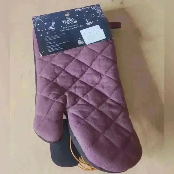 🚫SOLD🚫 DISNEY HOCUS POCUS - BROOM SQUAD Halloween 3Pc Kitchen Set - Picture 3 of 4